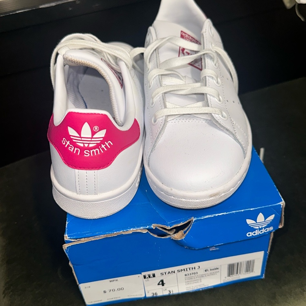 Adidas pink Stan smiths